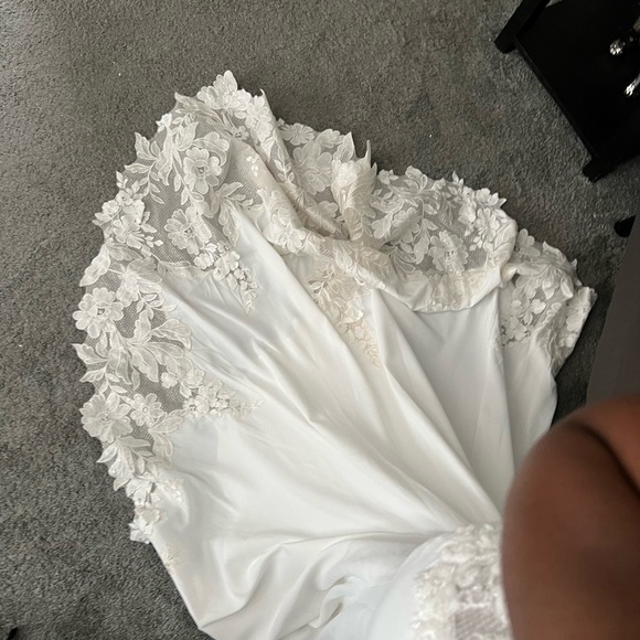 White Wedding Dress Never Worn - Picture 6 of 8